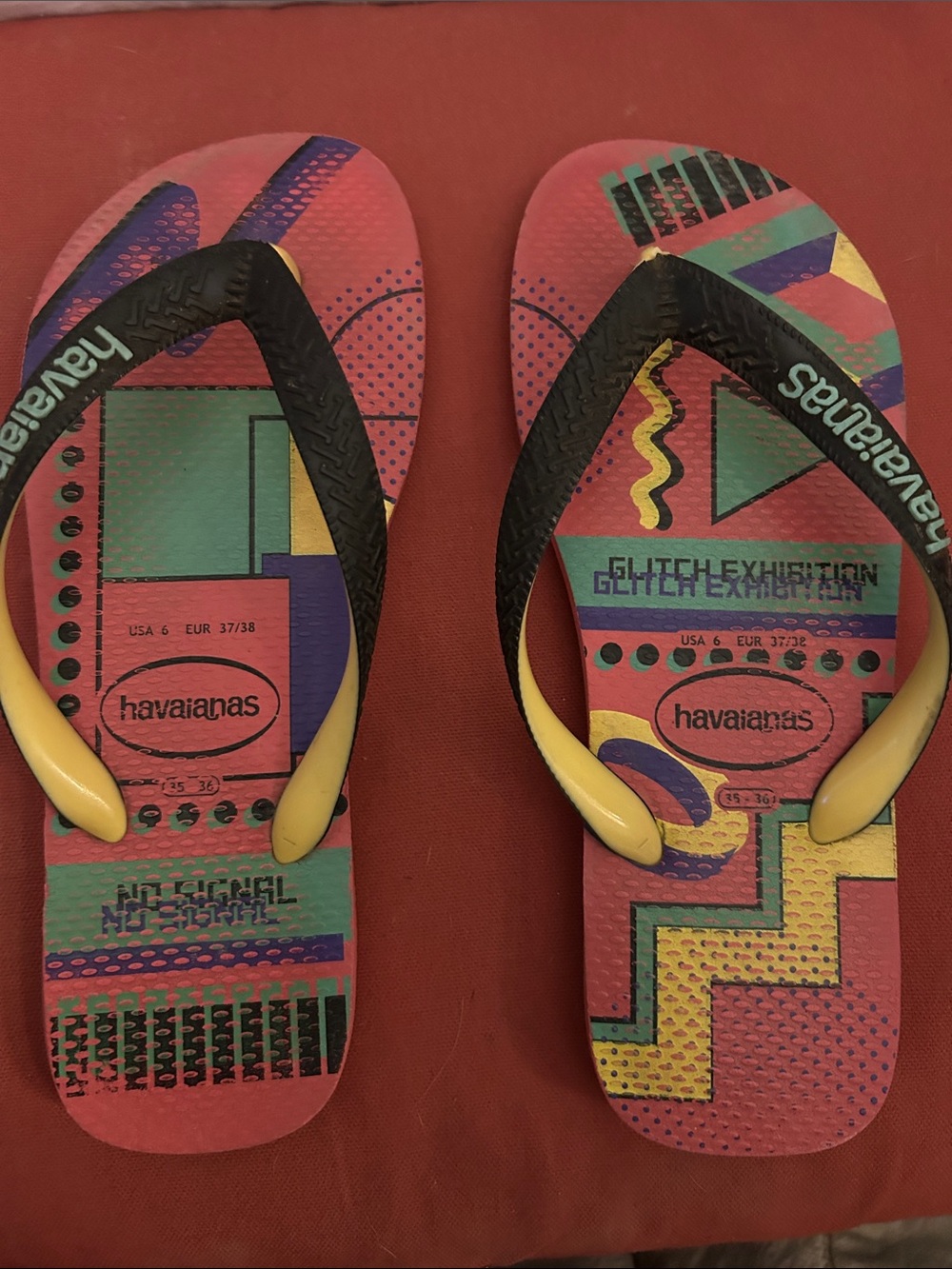 Havaianas womens Pink Multicolor Patterned Flip Flops with Black Straps